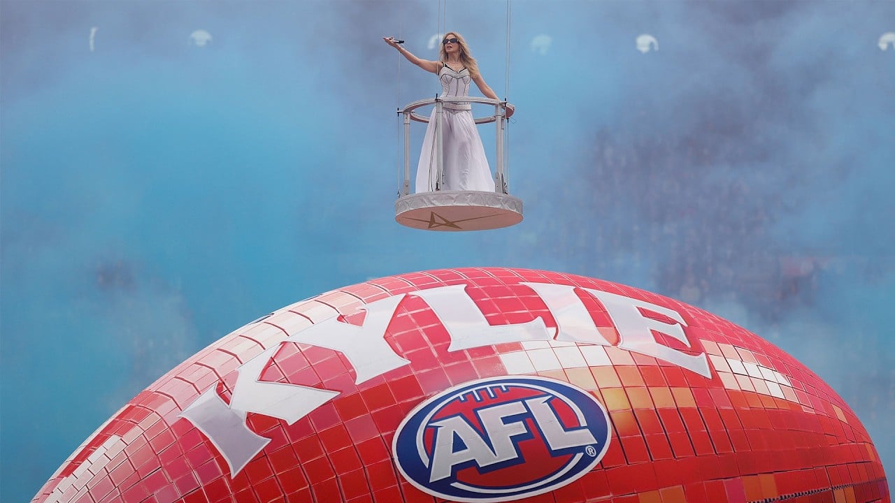 Kylie Minogue TAKES FLIGHT at the 2026 Toyota AFL Grand Final (Full Performance)
